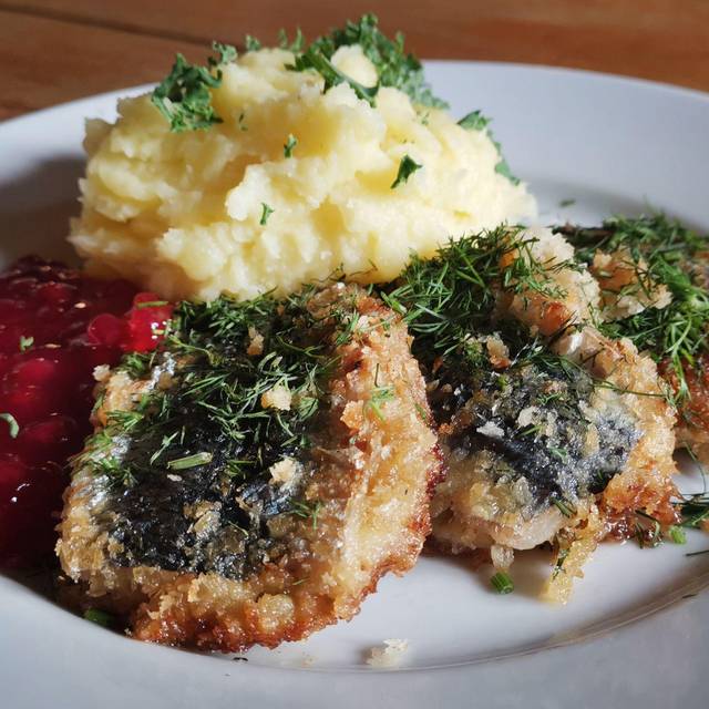 Gebratener Hering mit Senf-Zwiebel-Füllung