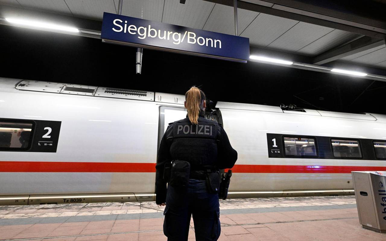 Mann droht mit Anschlag in ICE