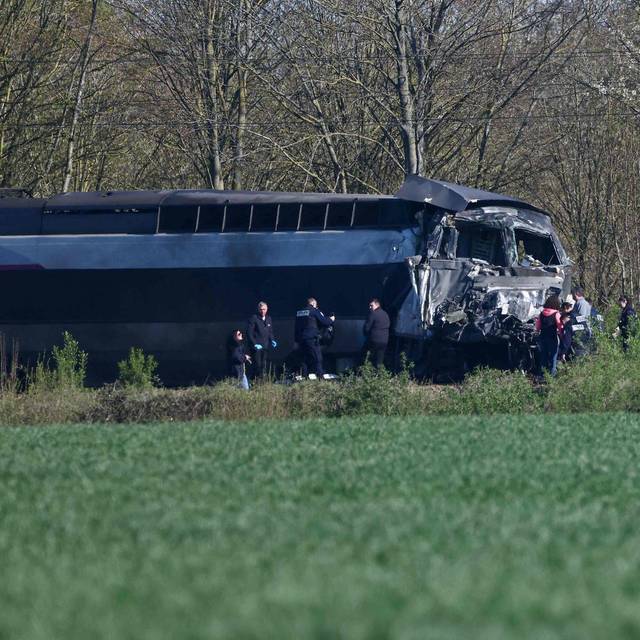 TGV kracht in Nordfrankreich in Laster