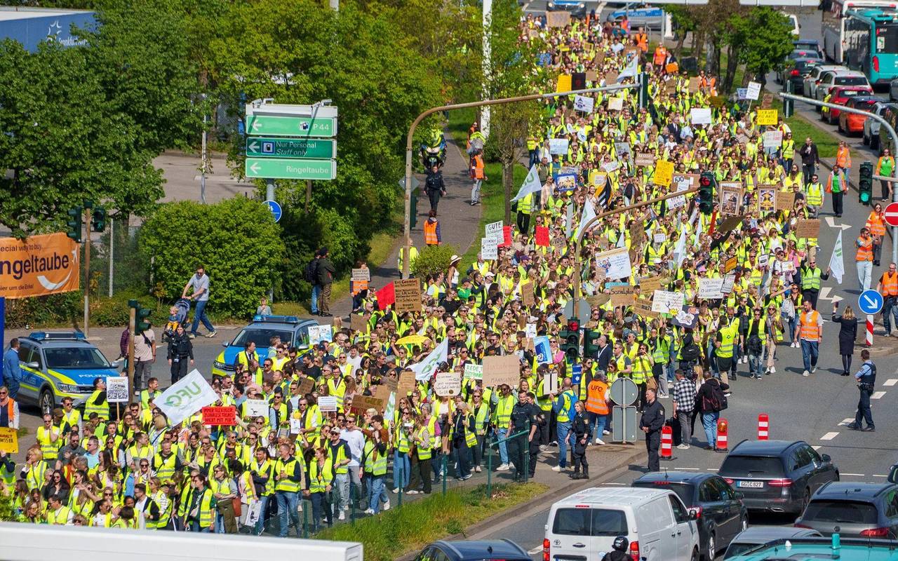 Festakt 100 Jahre Lufthansa und Streik des Kabinenpersonals