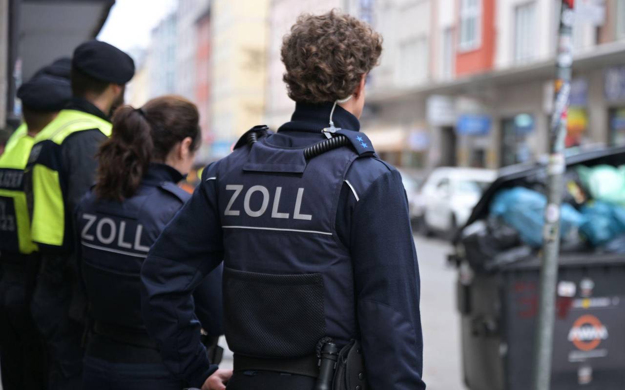 Großeinsatz der Polizei und Zoll in München