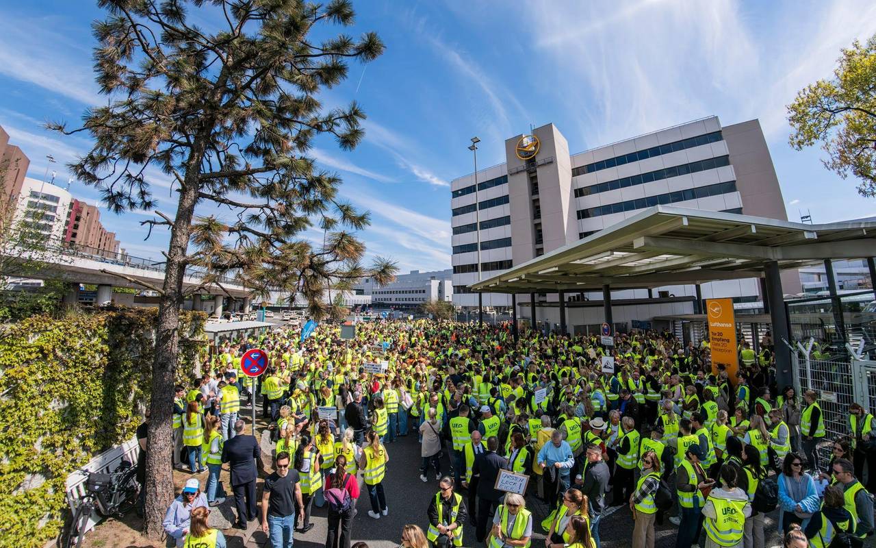 Festakt 100 Jahre Lufthansa und Streik des Kabinenpersonals