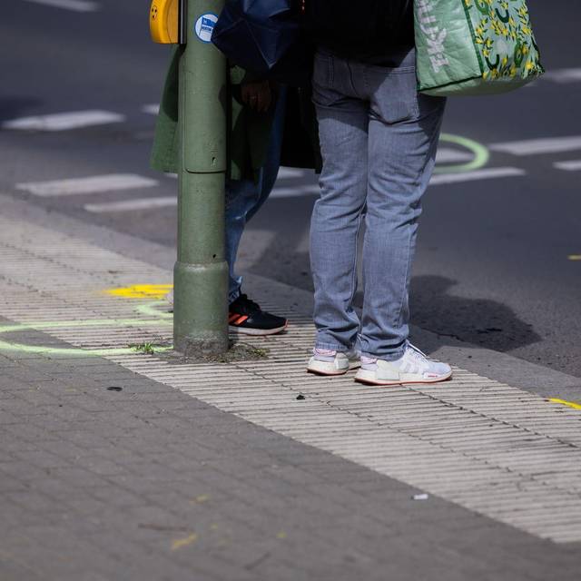 Auto erfasst Mädchen auf E-Scooter – 14-Jährige stirbt