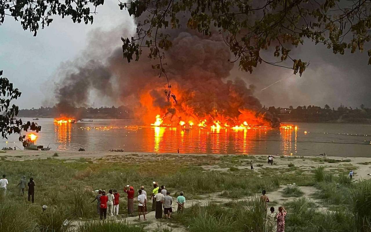 Großfeuer in Hafen in Myanmar