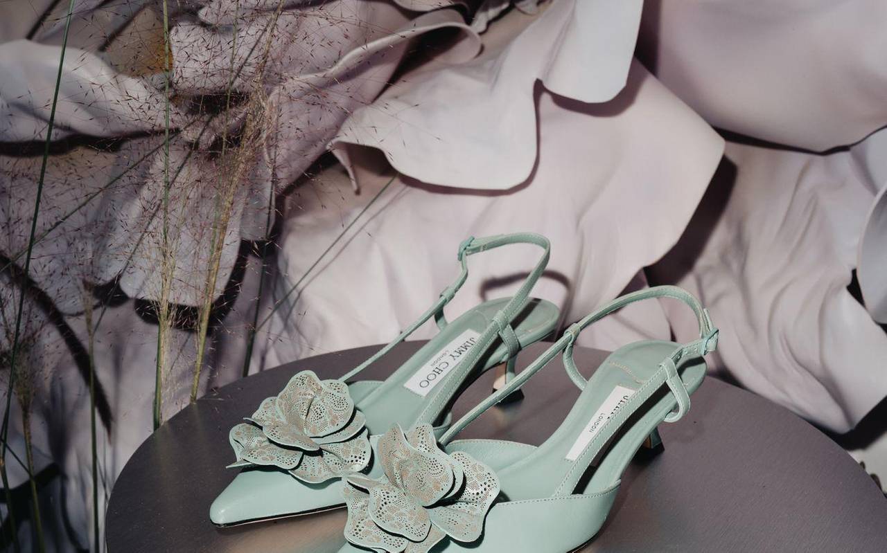 Schuhe mit 3D-Blütenapplikation von Jimmy Choo