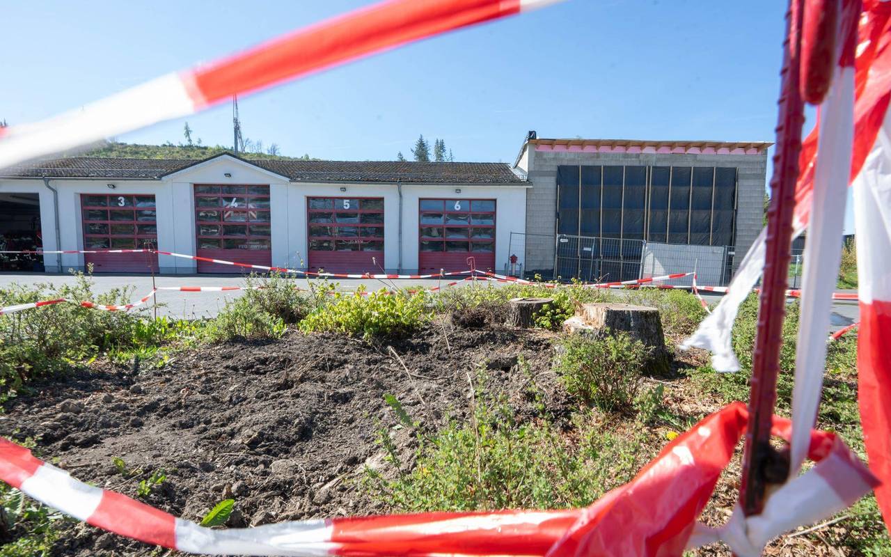 Löschfahrzeuge passen nicht in Feuerwehrhaus