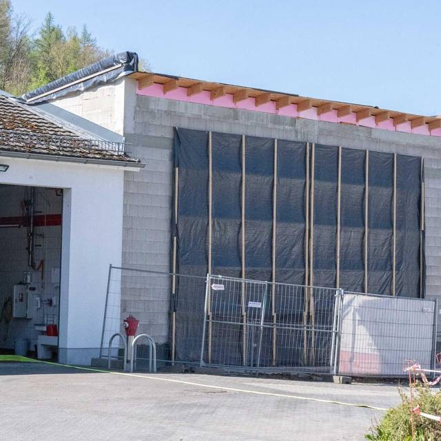 Löschfahrzeuge passen nicht in Feuerwehrhaus