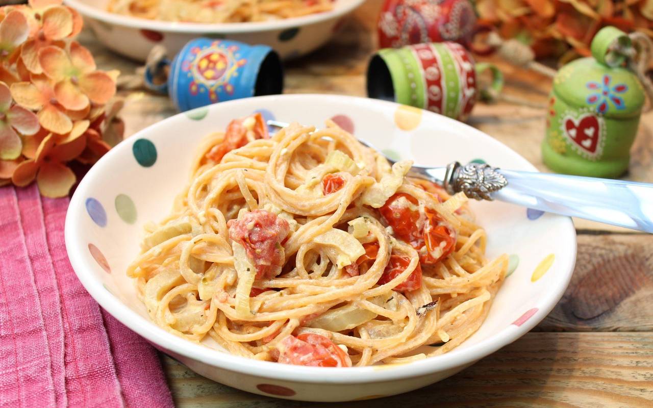 Gebackene Feta-Fenchel-Tomaten-Linsenspaghetti