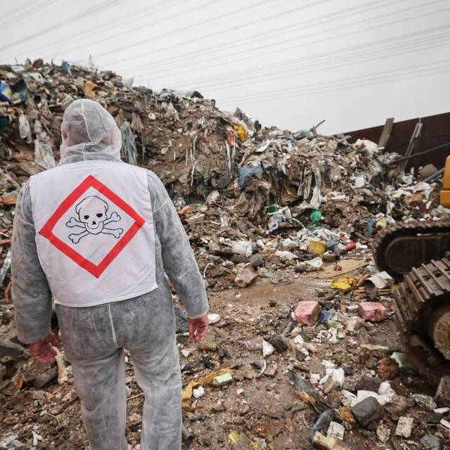 Räumung einer illegalen Müllkippe