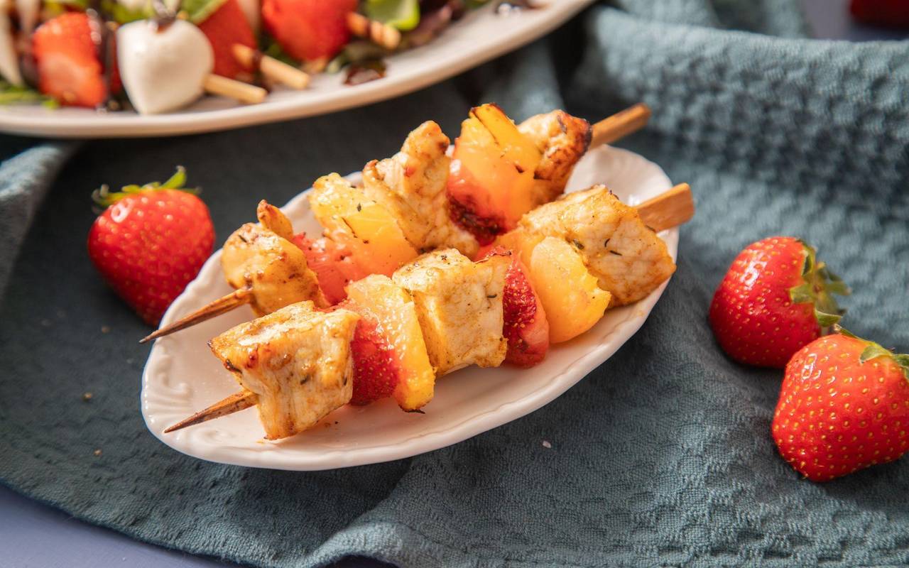 Hühnerbrust-Erdbeer-Ananas-Spieße