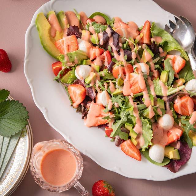 Sommersalat mit Erdbeer-Vinaigrette