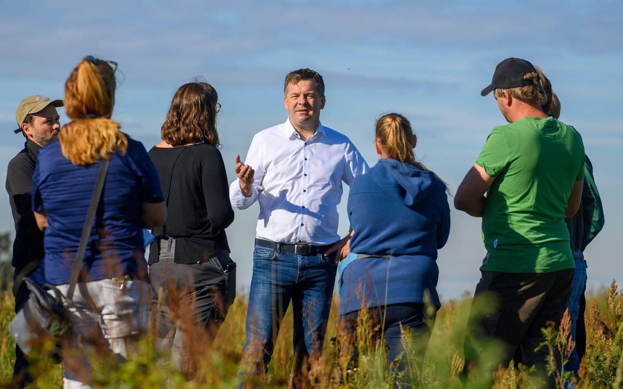 Schulze zu Besuch bei Landwirten und Naturschützern