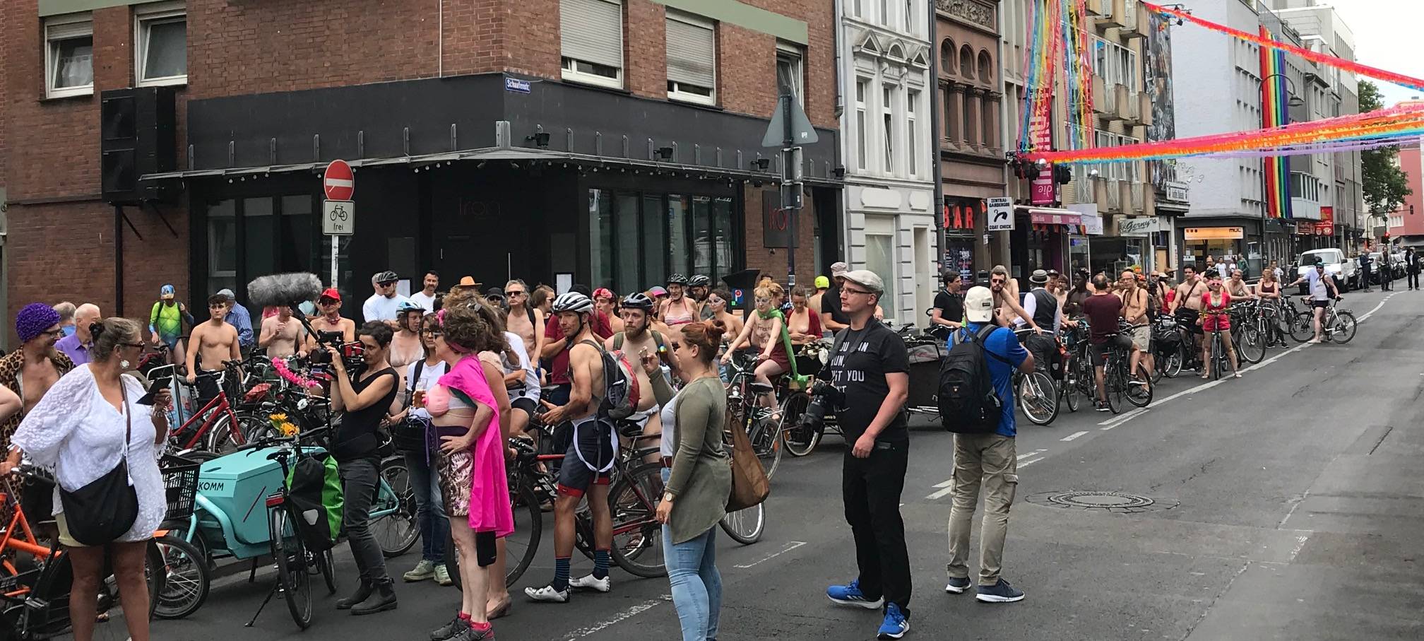 Fahrradfahrer demonstrieren für mehr Rücksicht