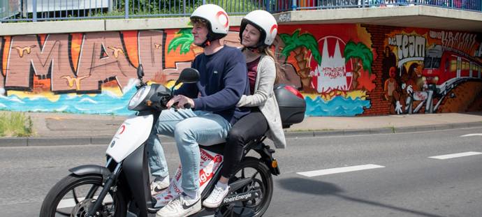 RheinEnergie bringt 100 E-Roller auf Kölns Straßen