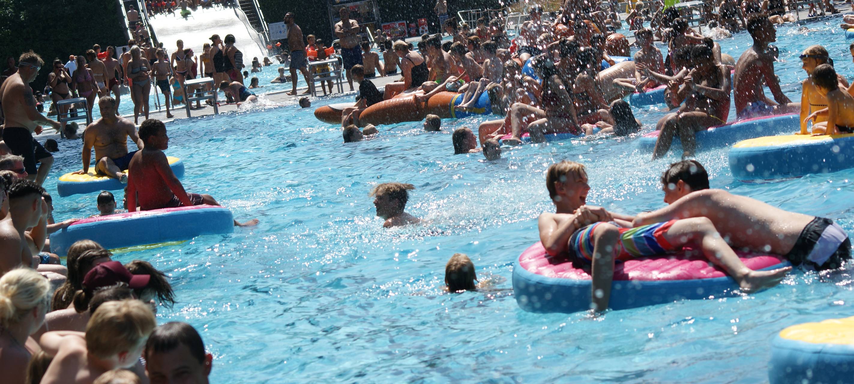 Sommer-Wetter: Kölner Freibäder waren am Dienstag voll