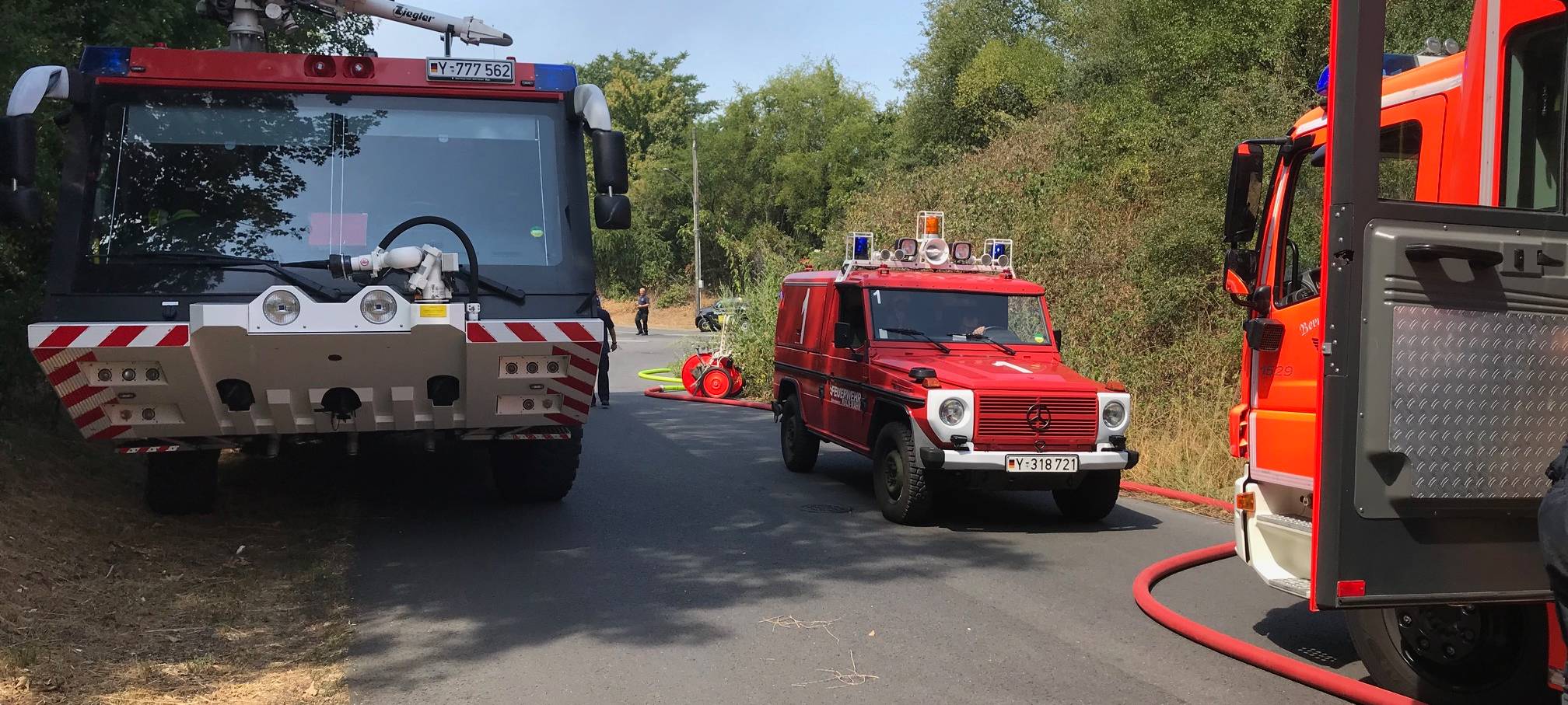 Pflanzentöpfe geraten in Brand