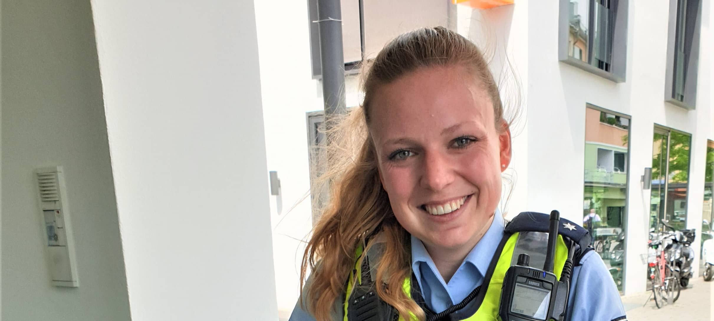 Student und Polizeistreife werden "Helden für Tiere"