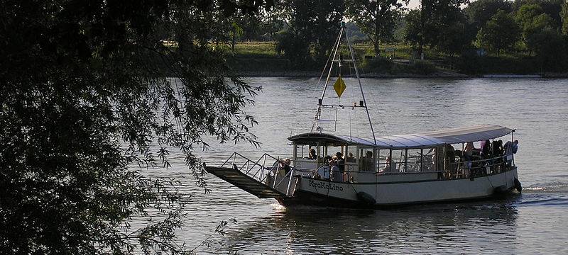Tanker kollidiert mit Rheinfähre „Krokolino“