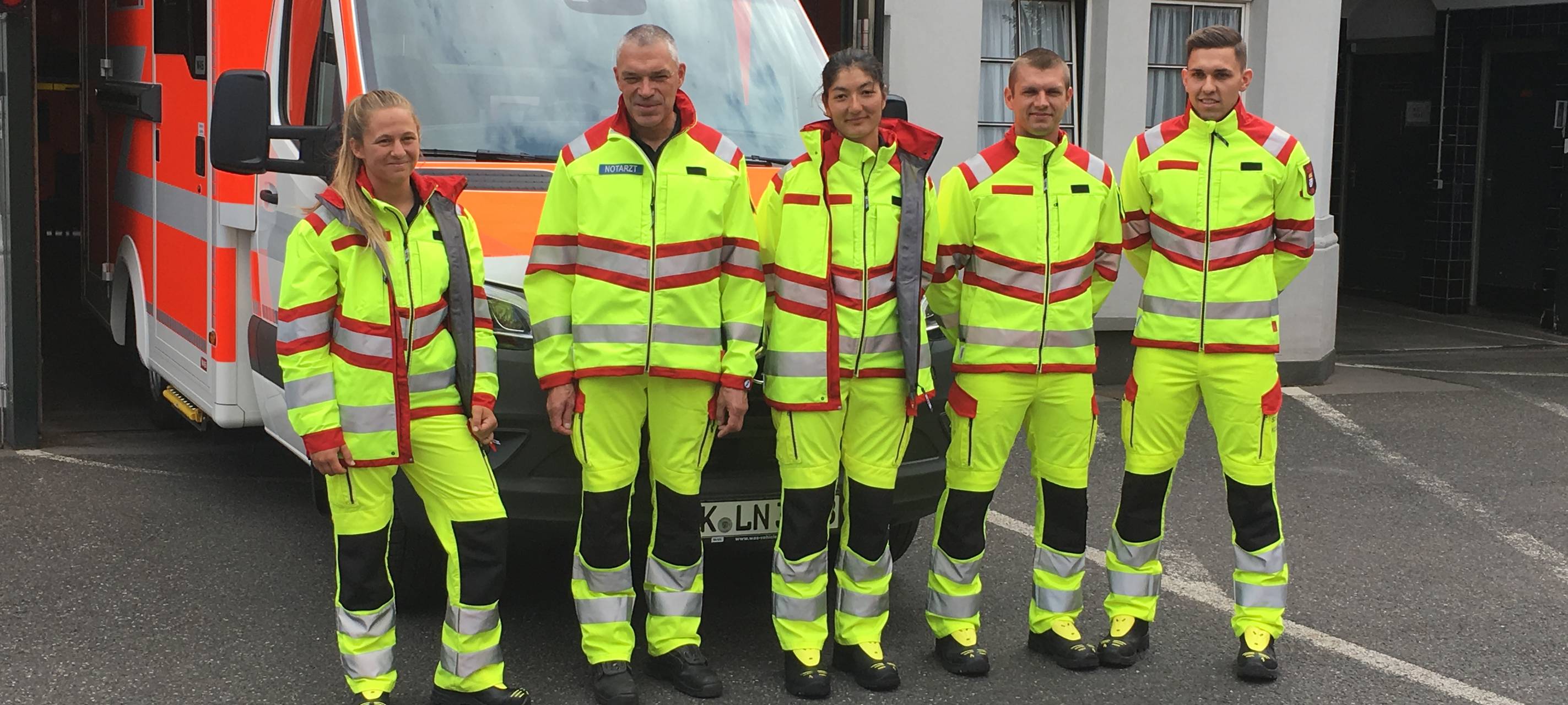 Applaus für Polizei, Feuerwehr und Rettungssanitäter