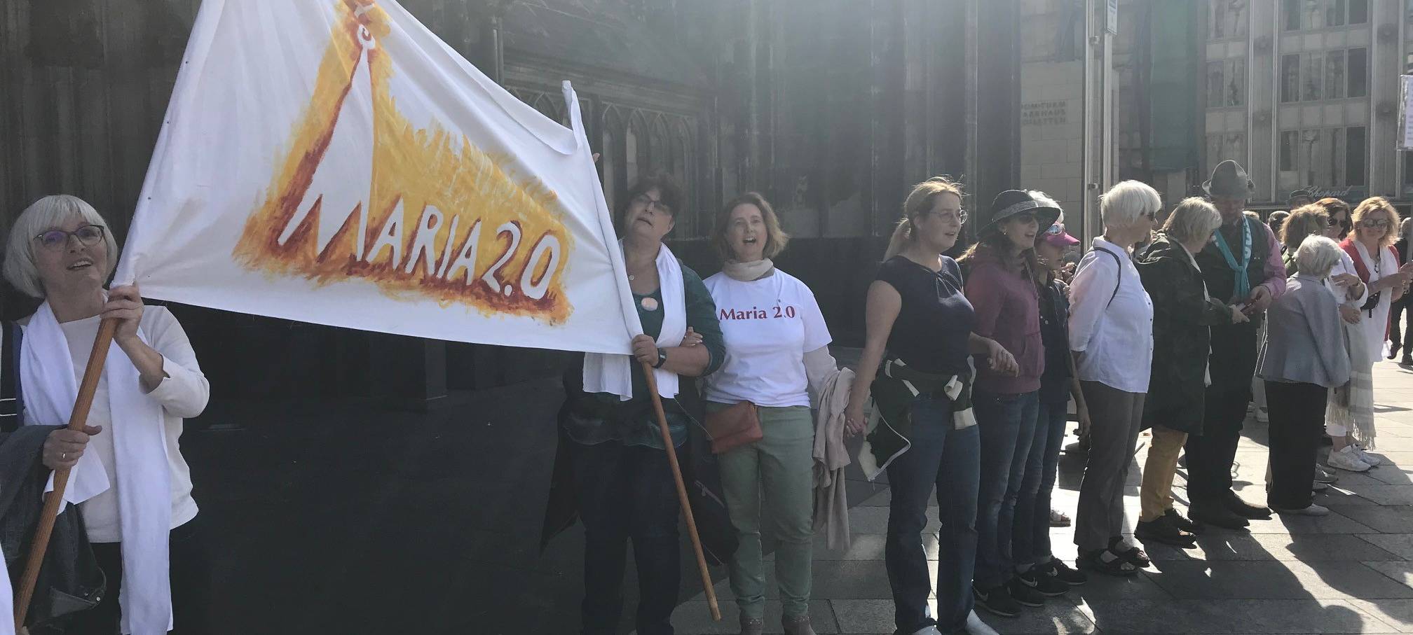 Maria 2.0-Demonstration vor Kölner Dom