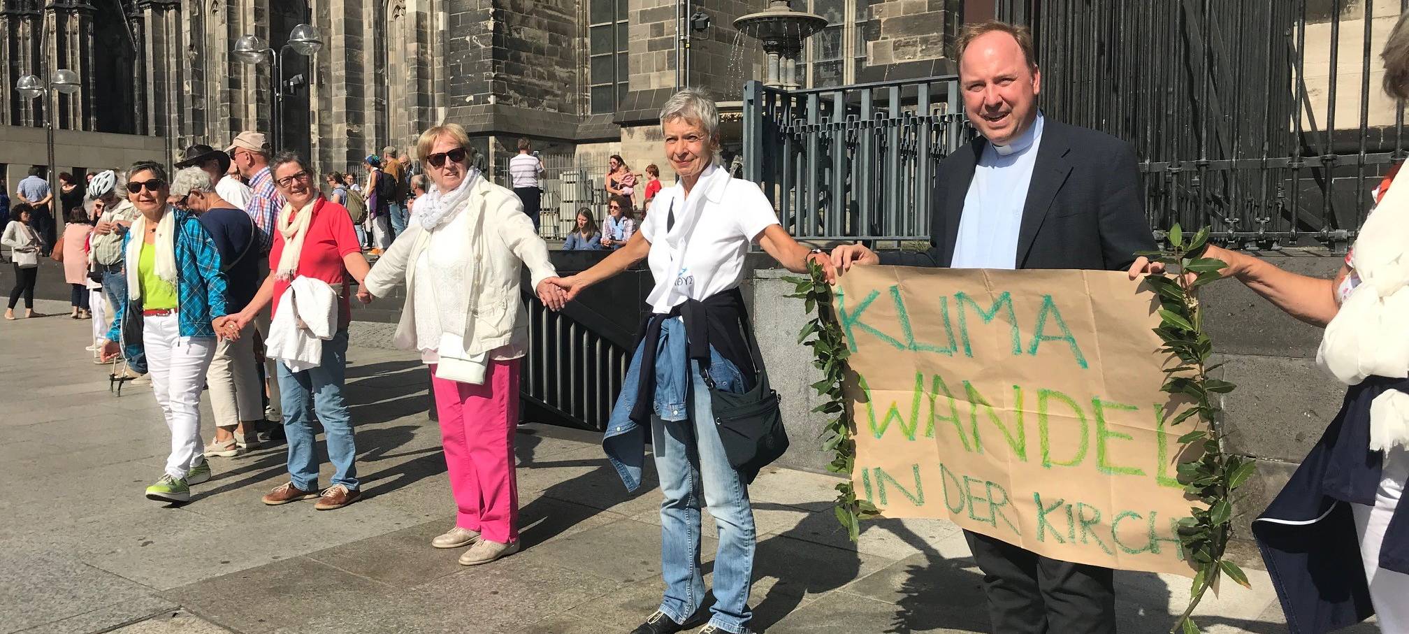 Maria 2.0-Demonstration vor Kölner Dom