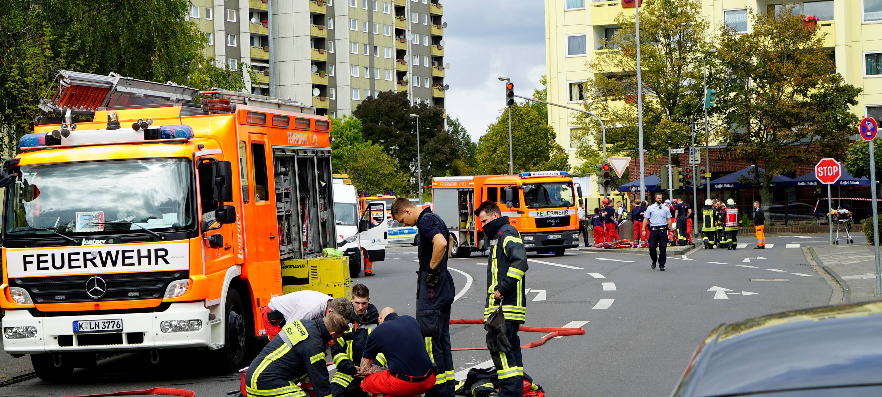 Skurriler Einsatz: Feuerwehr befreit Mann aus Abwasserkanal