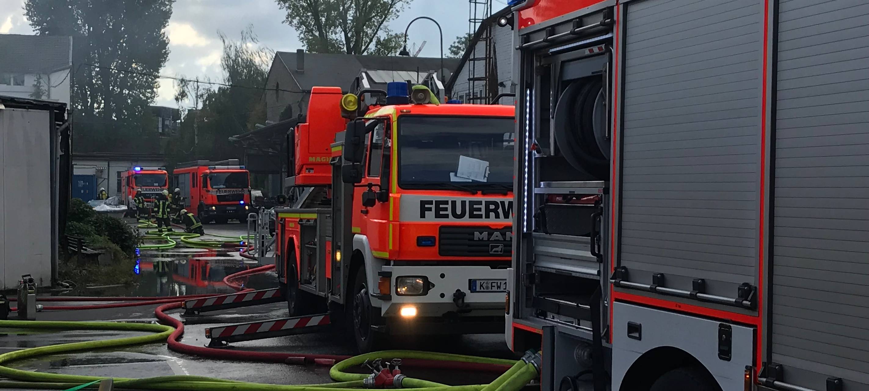Vier Verletzte bei Wohnungsbrand in Meschenich