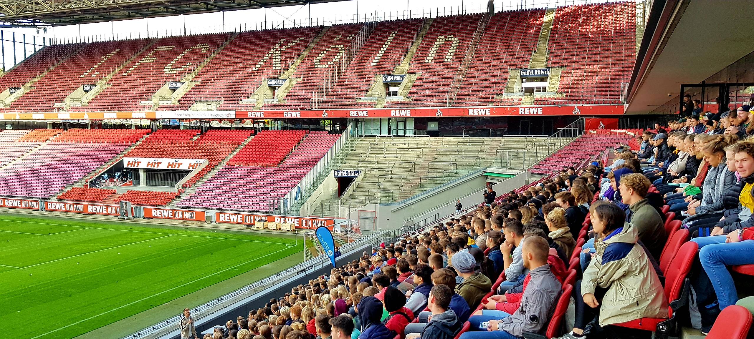 Chaos im Stadion: Ausschreitungen mit Verletzten nach Spiel des 1. FC Köln