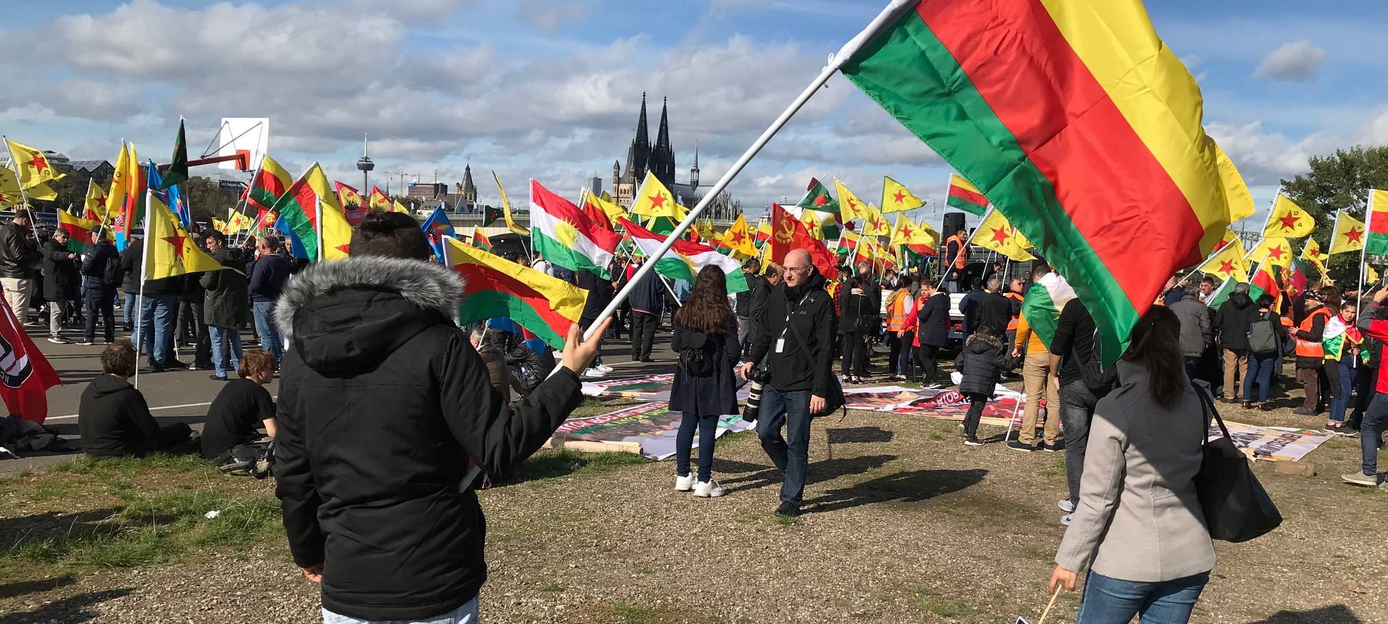Rund 10.000 Kurden setzten Zeichen gegen Militäroffensive