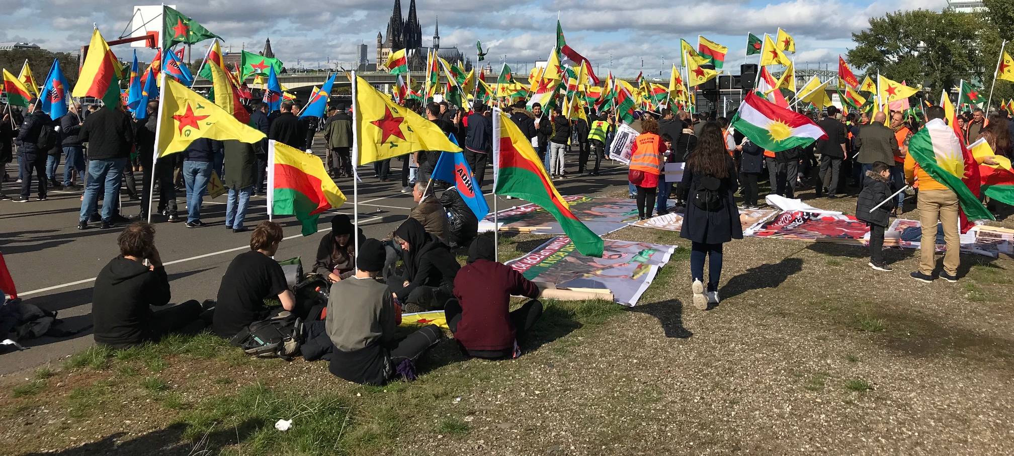 Rund 10.000 Kurden setzten Zeichen gegen Militäroffensive