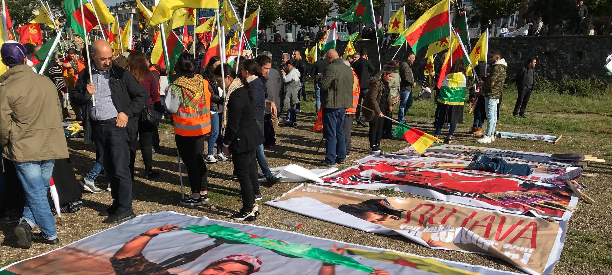 Rund 10.000 Kurden setzten Zeichen gegen Militäroffensive