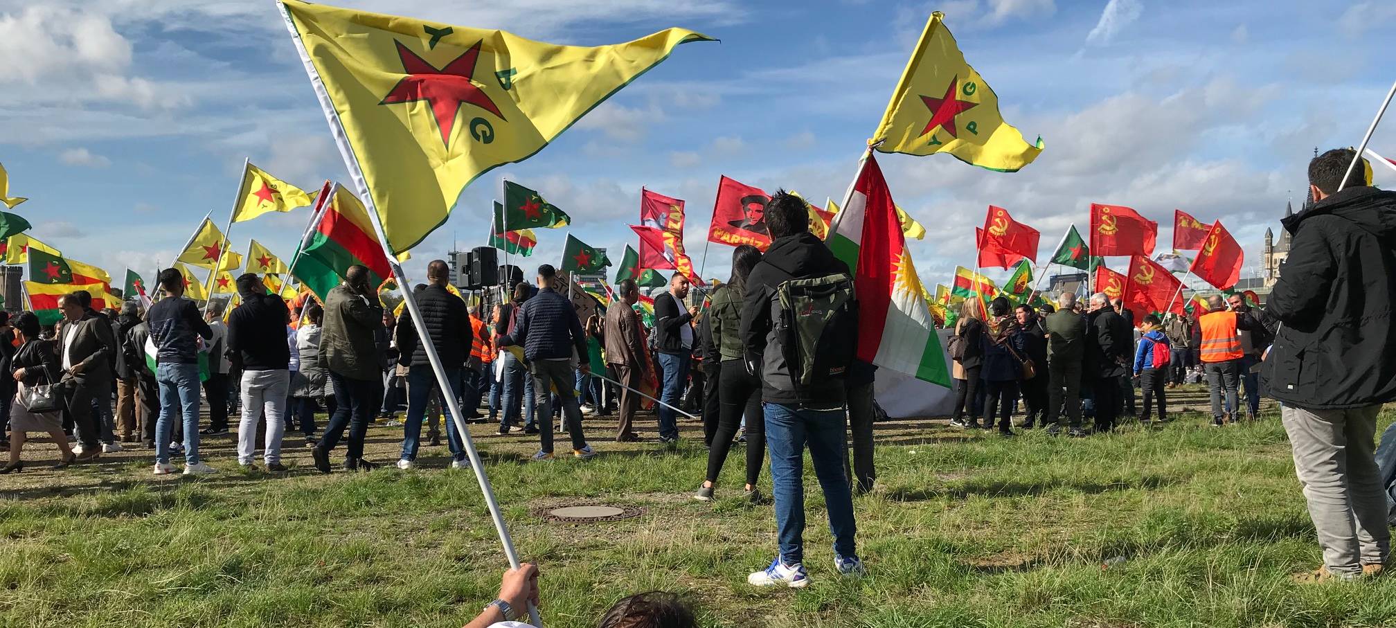 Rund 10.000 Kurden setzten Zeichen gegen Militäroffensive