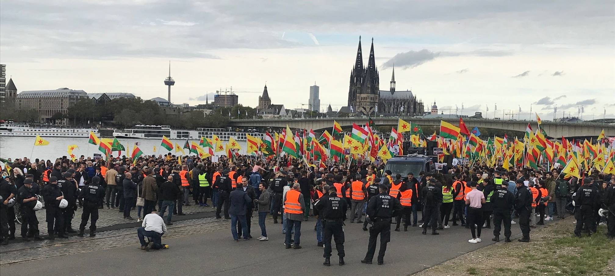 Rund 10.000 Kurden setzten Zeichen gegen Militäroffensive