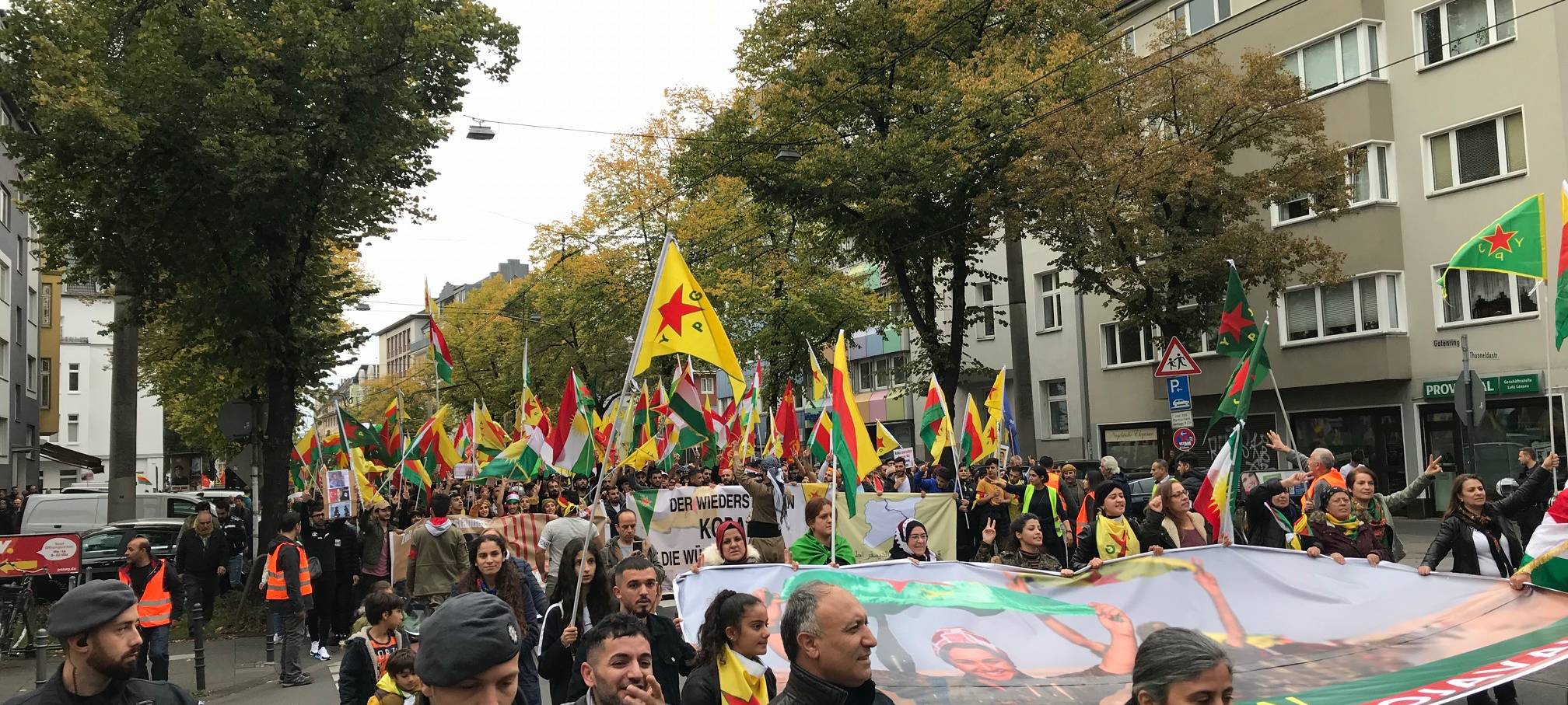 Rund 10.000 Kurden setzten Zeichen gegen Militäroffensive