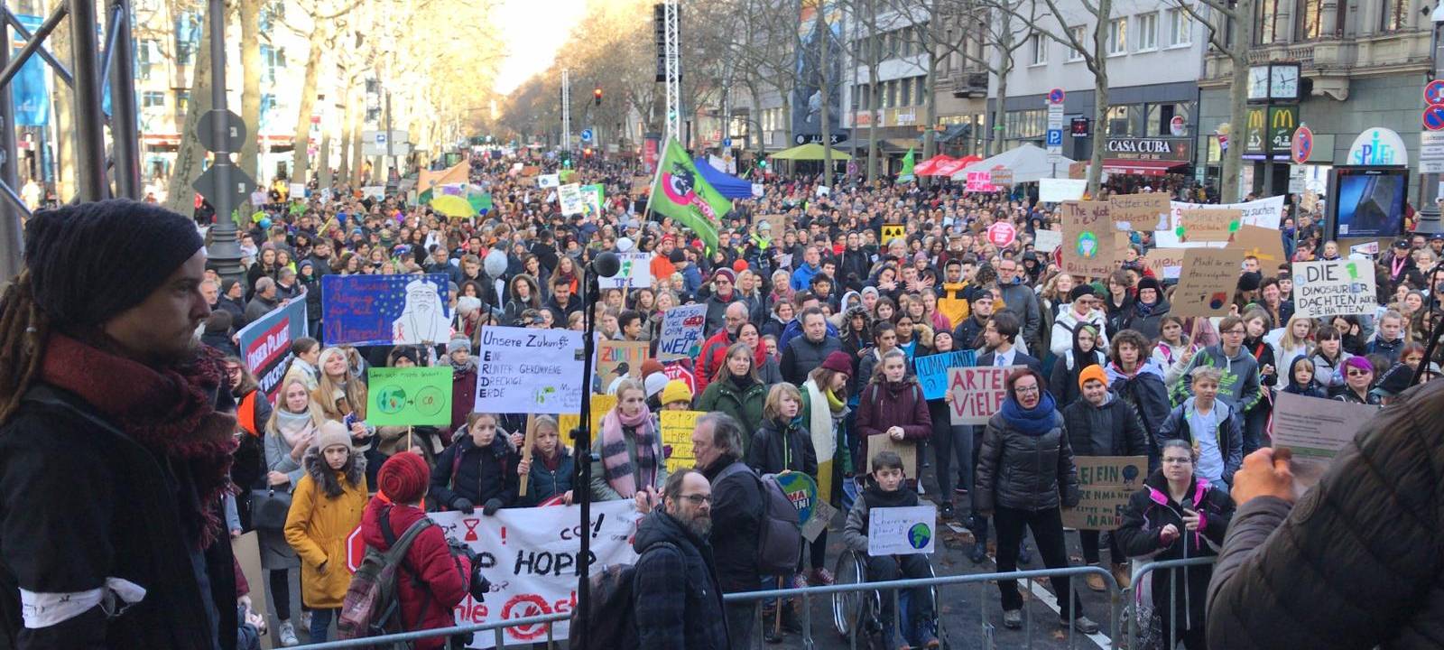 Tausende demonstrieren friedlich fürs Klima