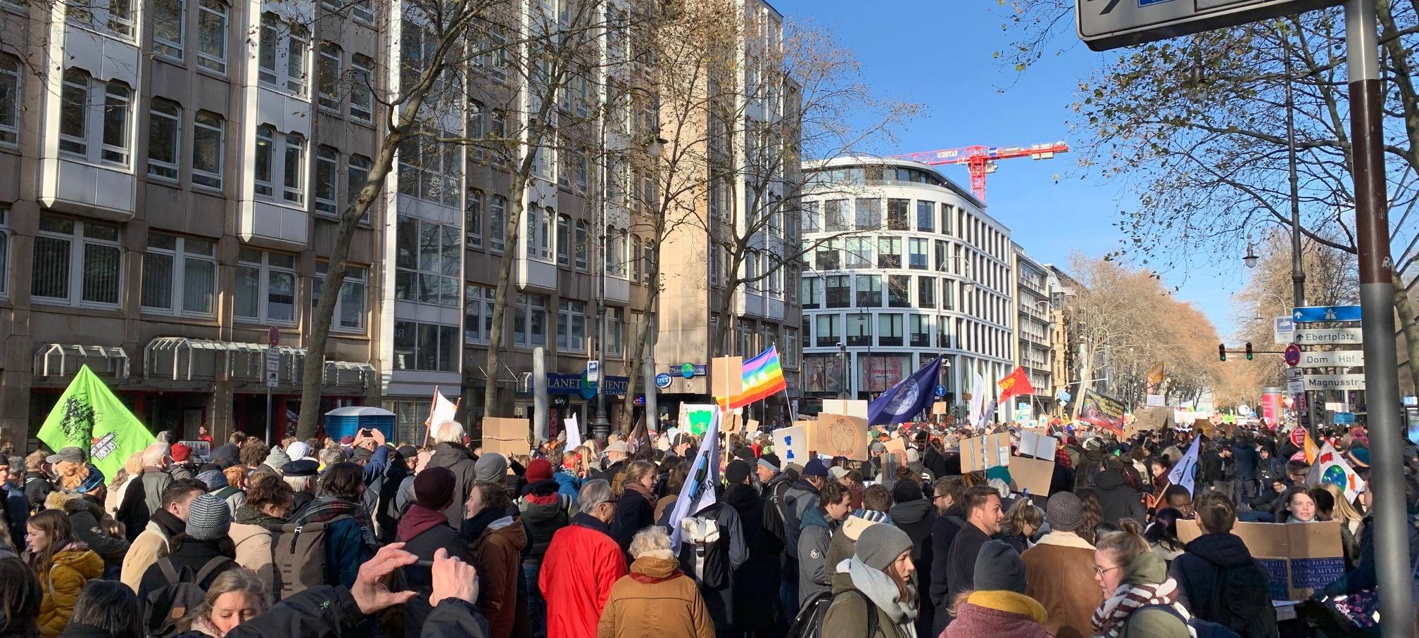 Tausende demonstrieren friedlich fürs Klima