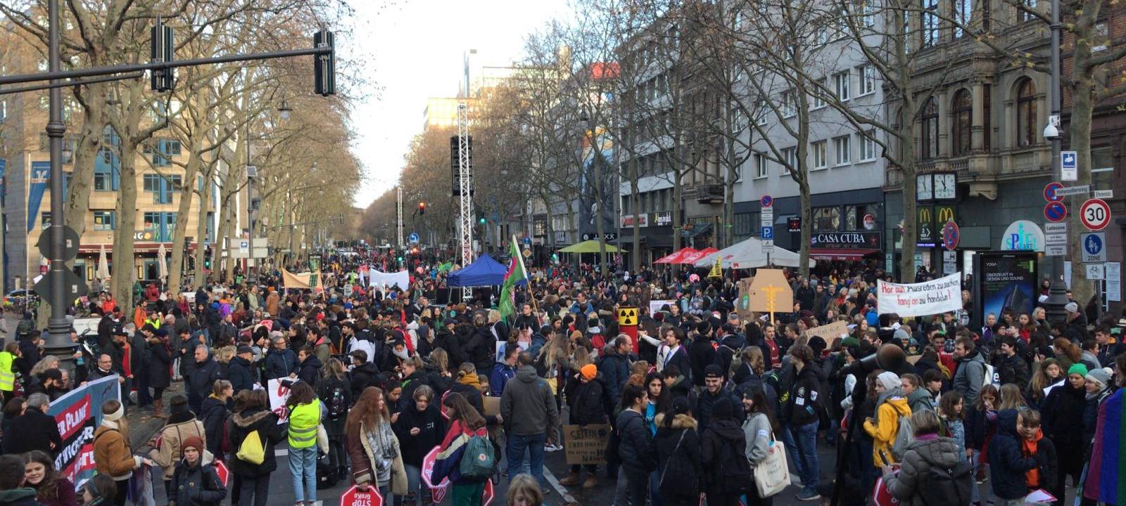 Tausende demonstrieren friedlich fürs Klima