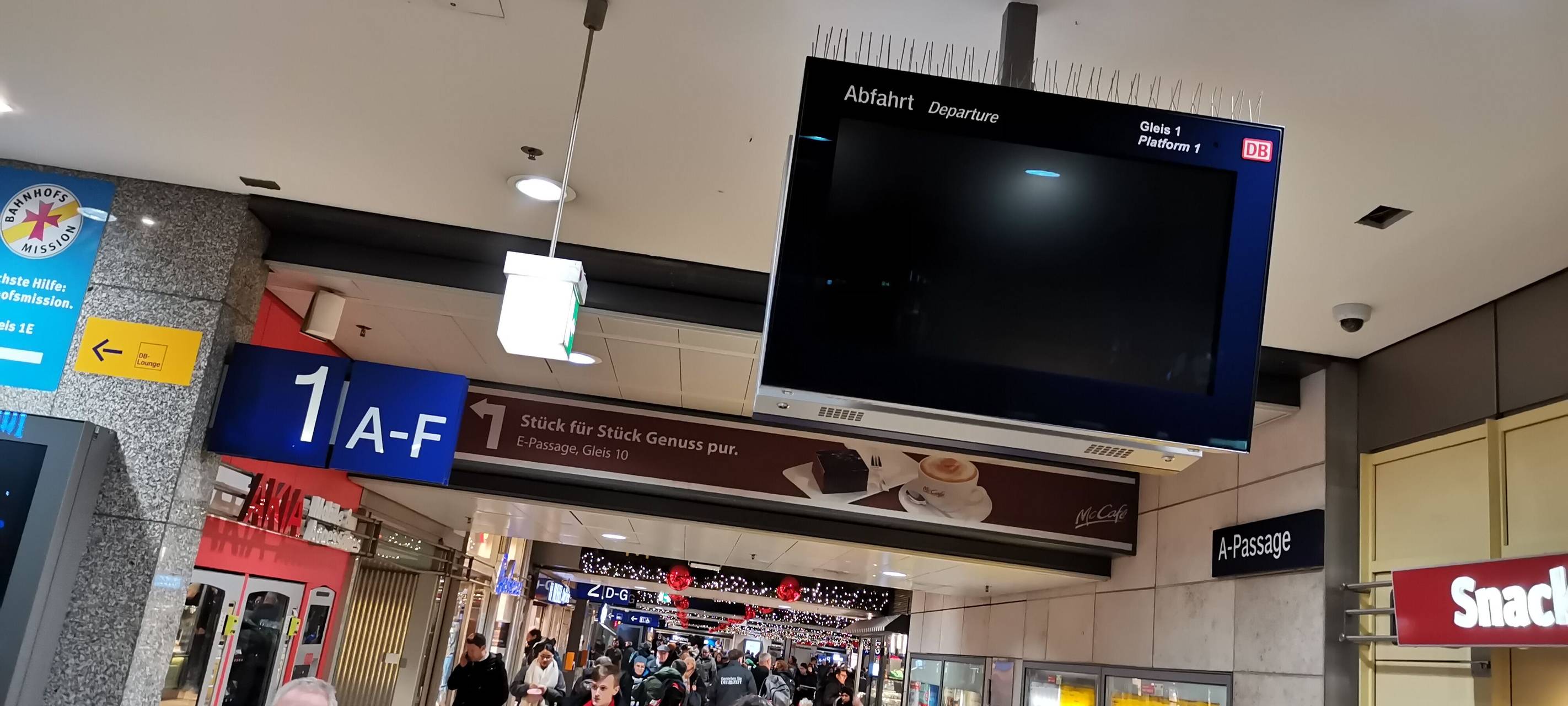 Sturmtief Sabine legt Ferneverkehr in Köln still