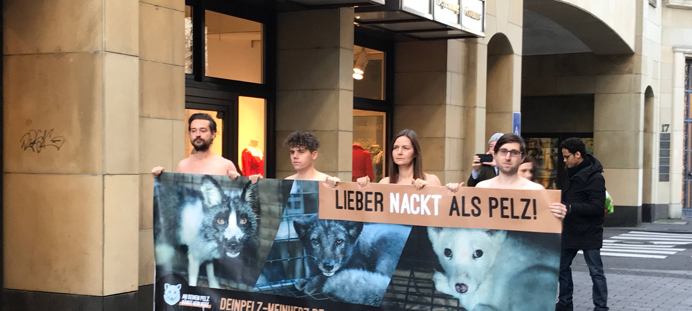 Tierschutzaktivisten demonstrieren nackt