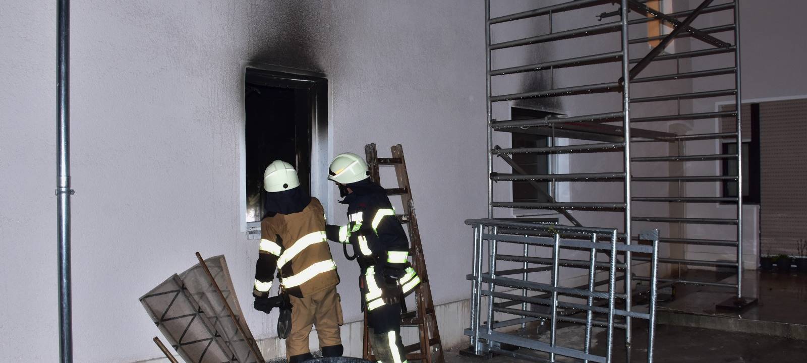 Ein Toter und ein Schwerverletzter nach Feuer