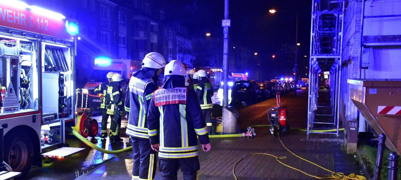 Brand bei Juwelier: Feuerwehr muss Tür knacken