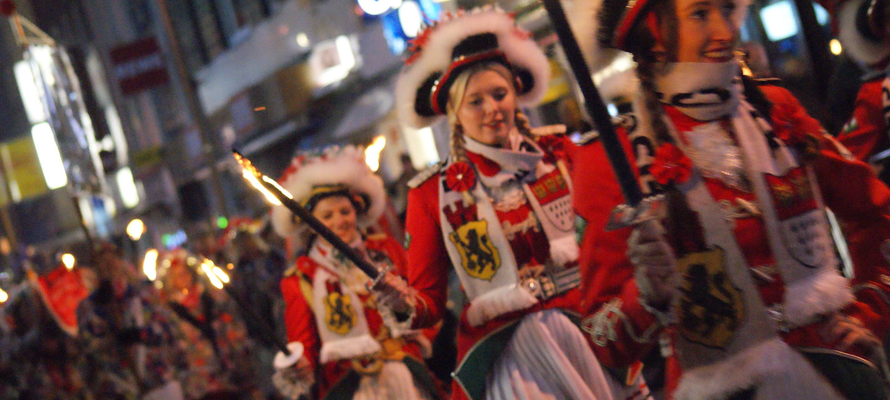 Das Dreigestirn zieht durch Köln