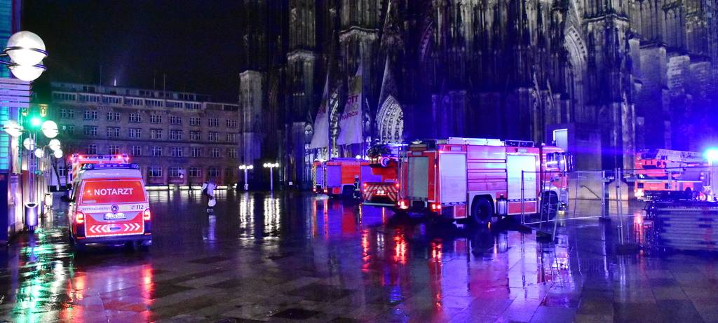 Regenwolke löst Feuerwehr-Großeinsatz am Dom aus