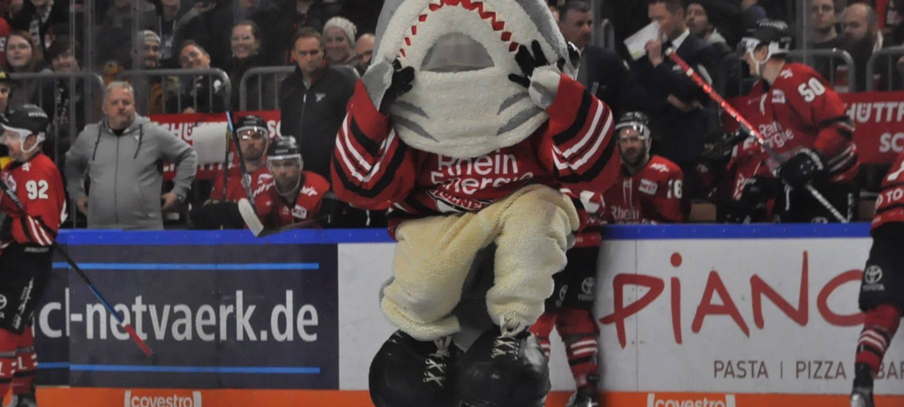 Kölner Haie schlagen Berliner Eisbären