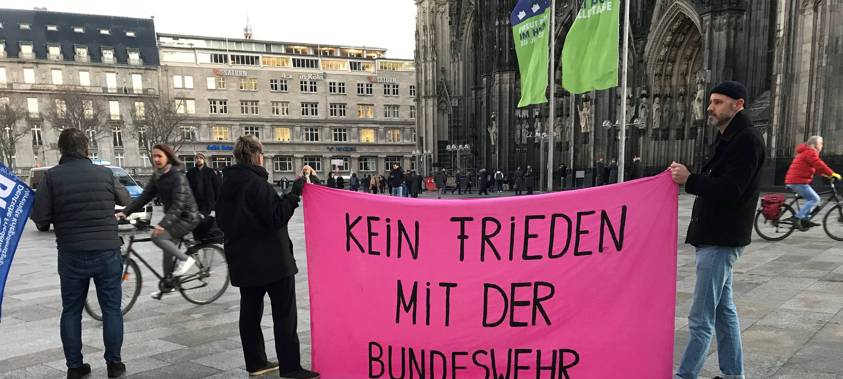 Mahnwache: Friedensorganisation kritisiert Soldatengottesdienst