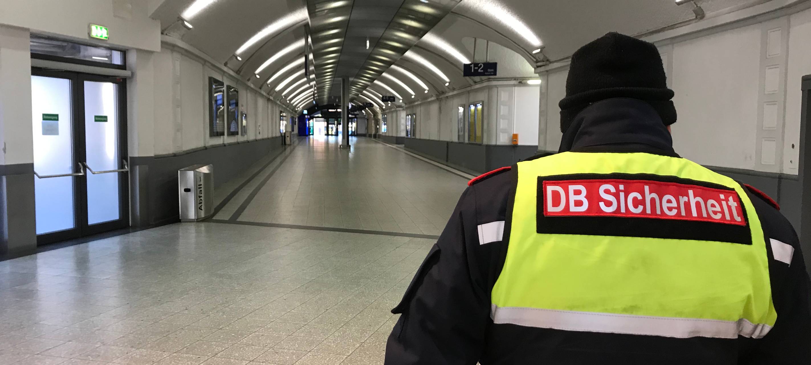 Herrenloser Koffer sorgt für Großeinsatz