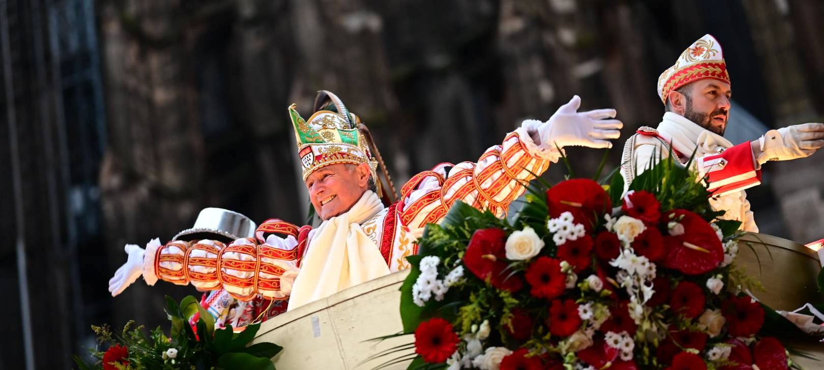 Fröhlicher Rosenmontagszug und ein tragischer Unfall