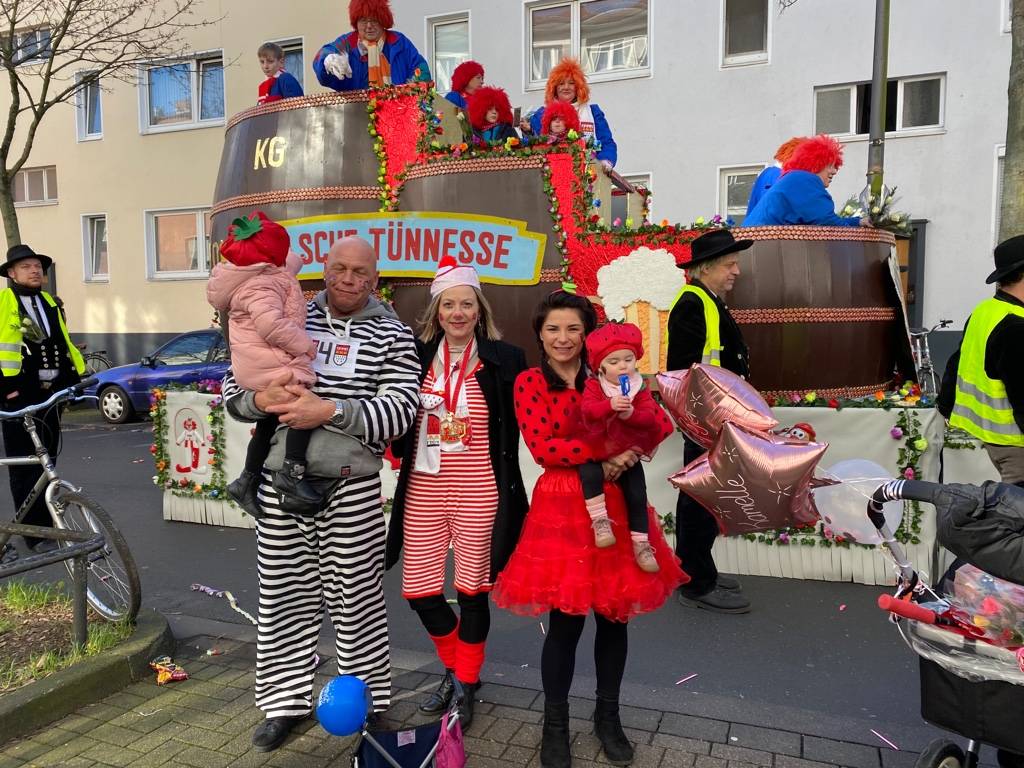 Viele Veedel feierten Dienstag weiter - Radio Köln