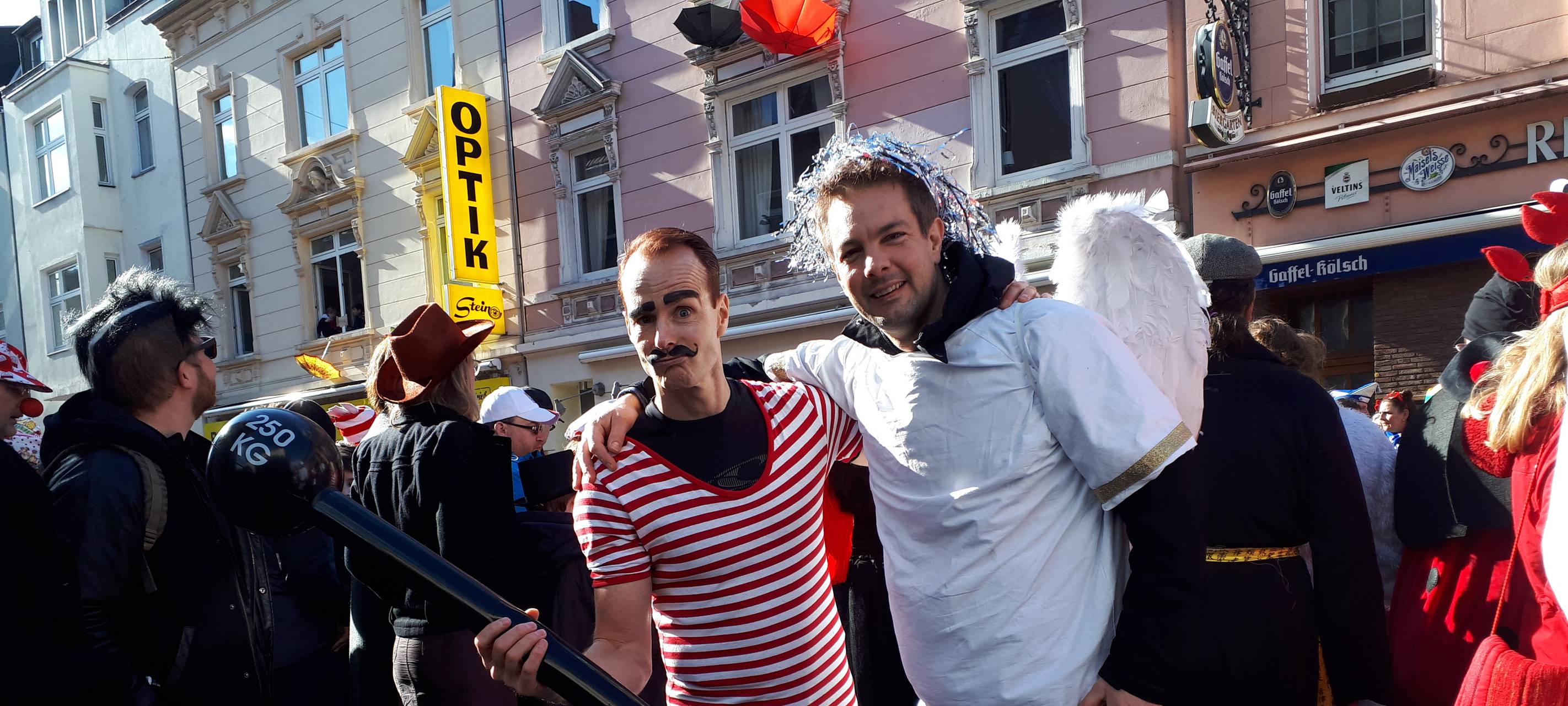 Viele Veedel feierten Dienstag weiter