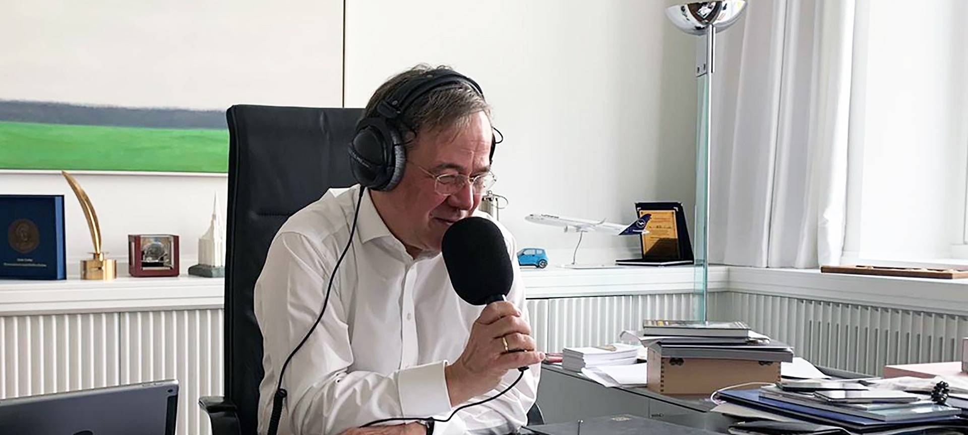 NRW-Ministerpräsident steht Hörern Rede und Antwort